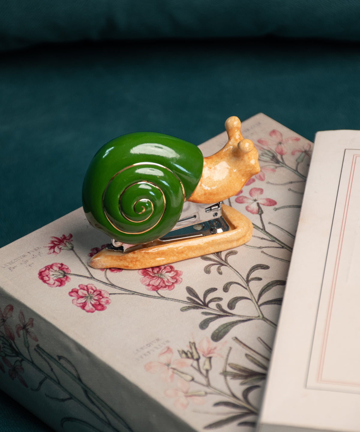 Snail stapler