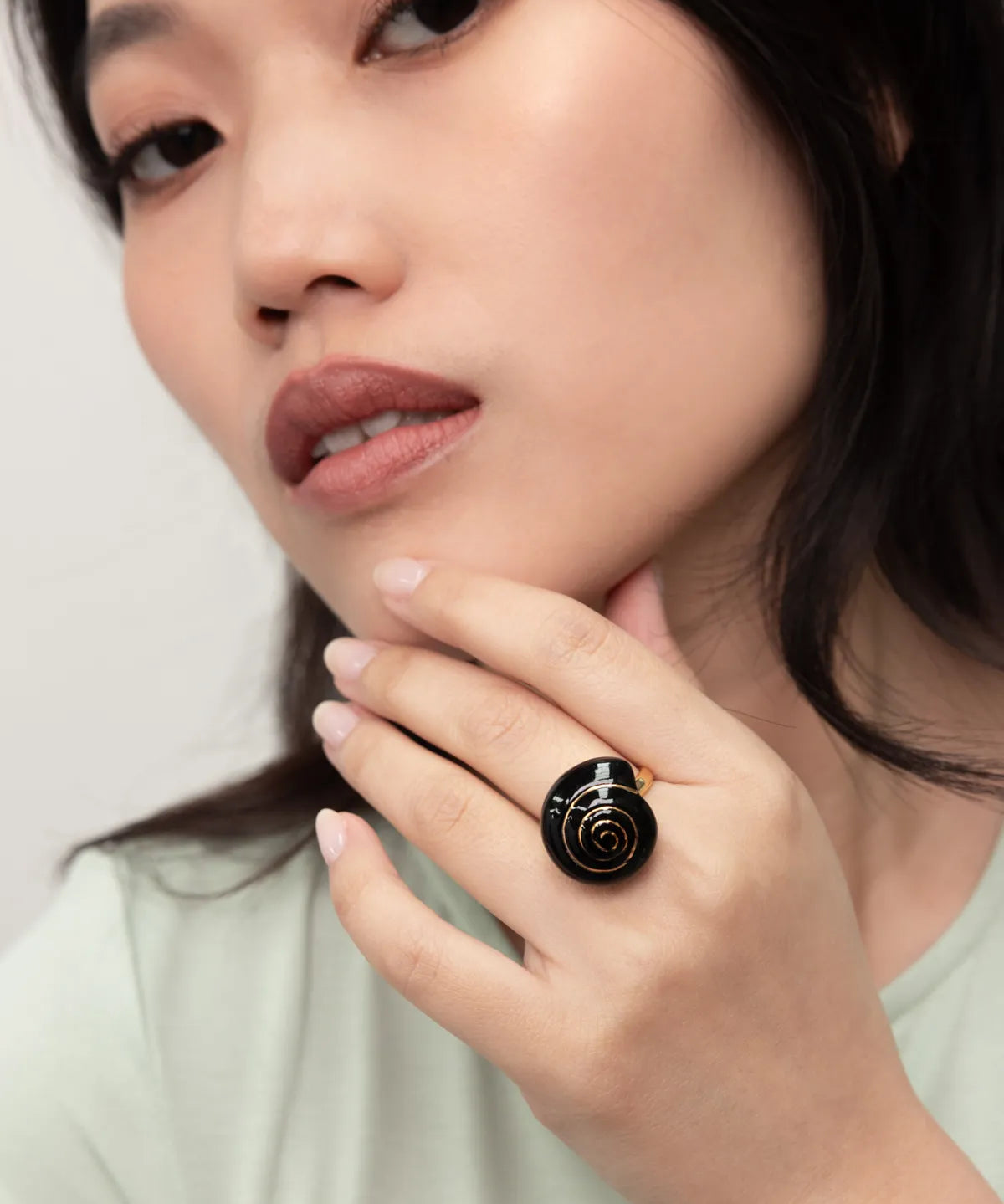 Black snail ring