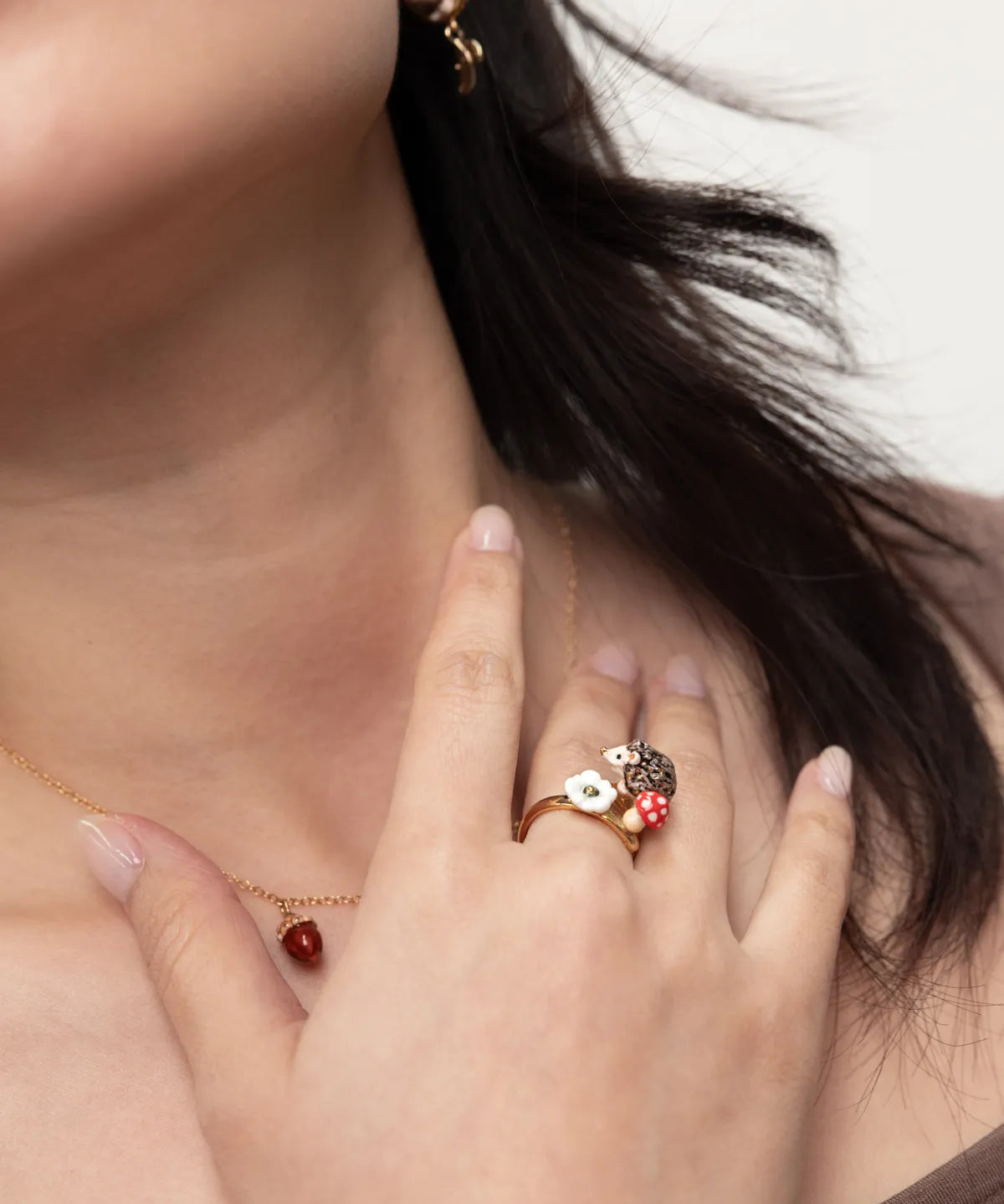 Hedgehog, mushroom and white anemone ring