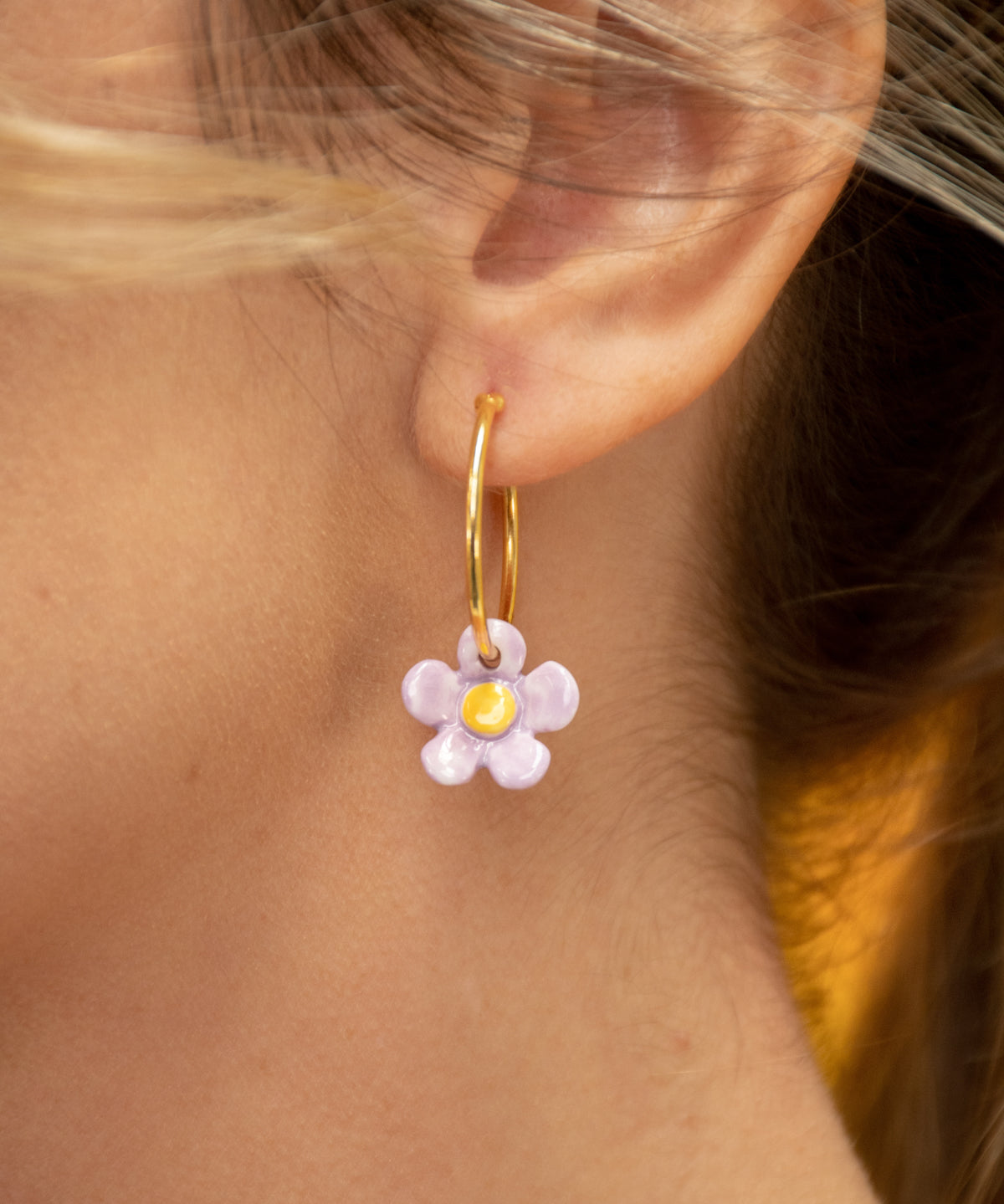 Two-tone flower hoop earrings