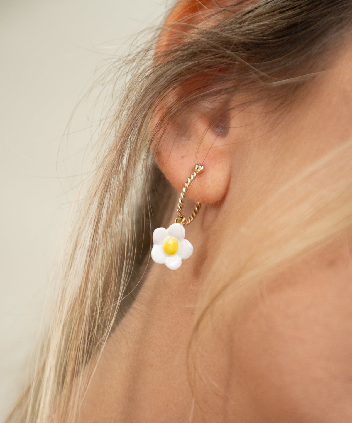 Mini white flower creole