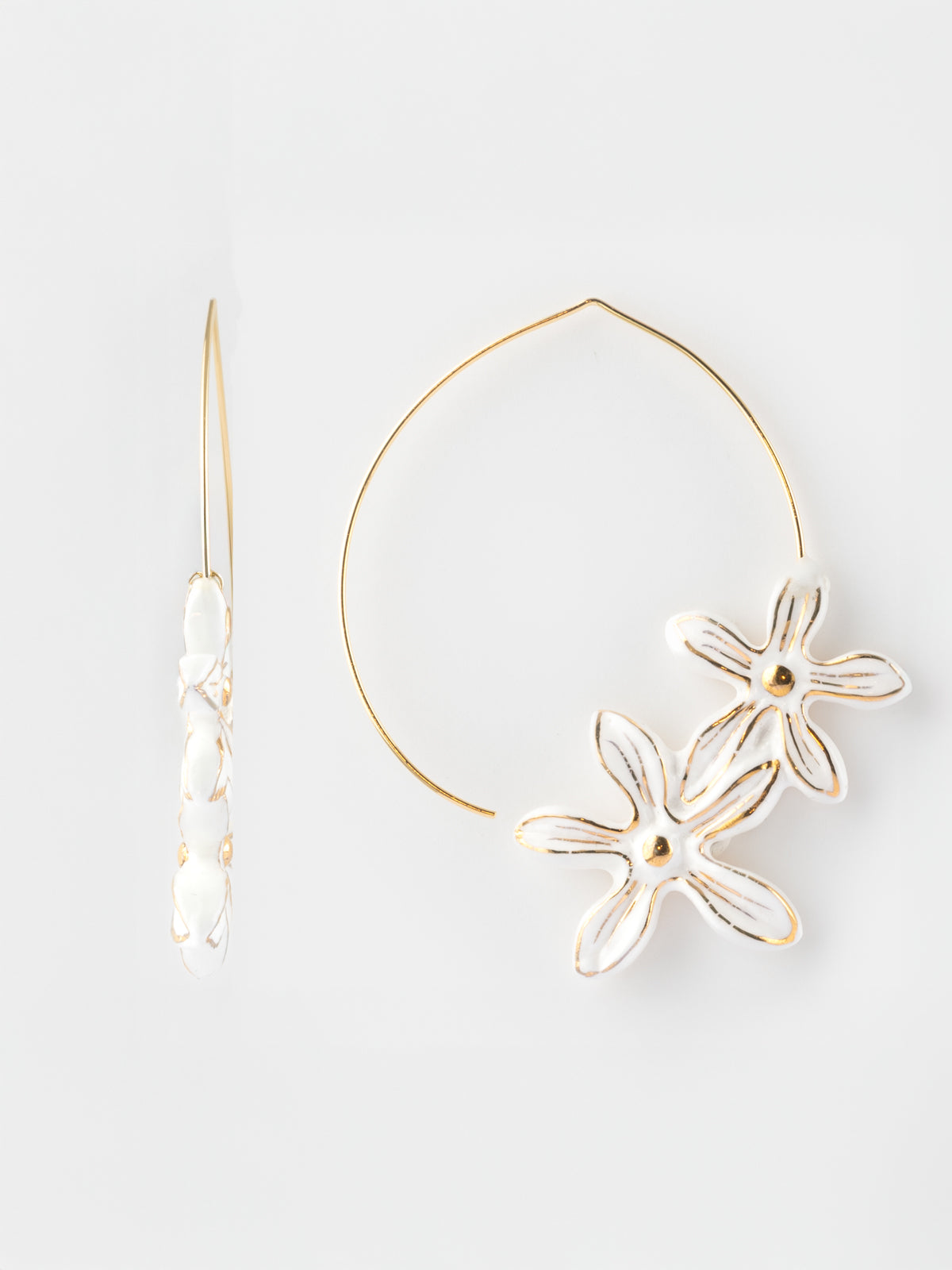 Large white Erine flower hoop earrings – NACH BIJOUX display picture 1