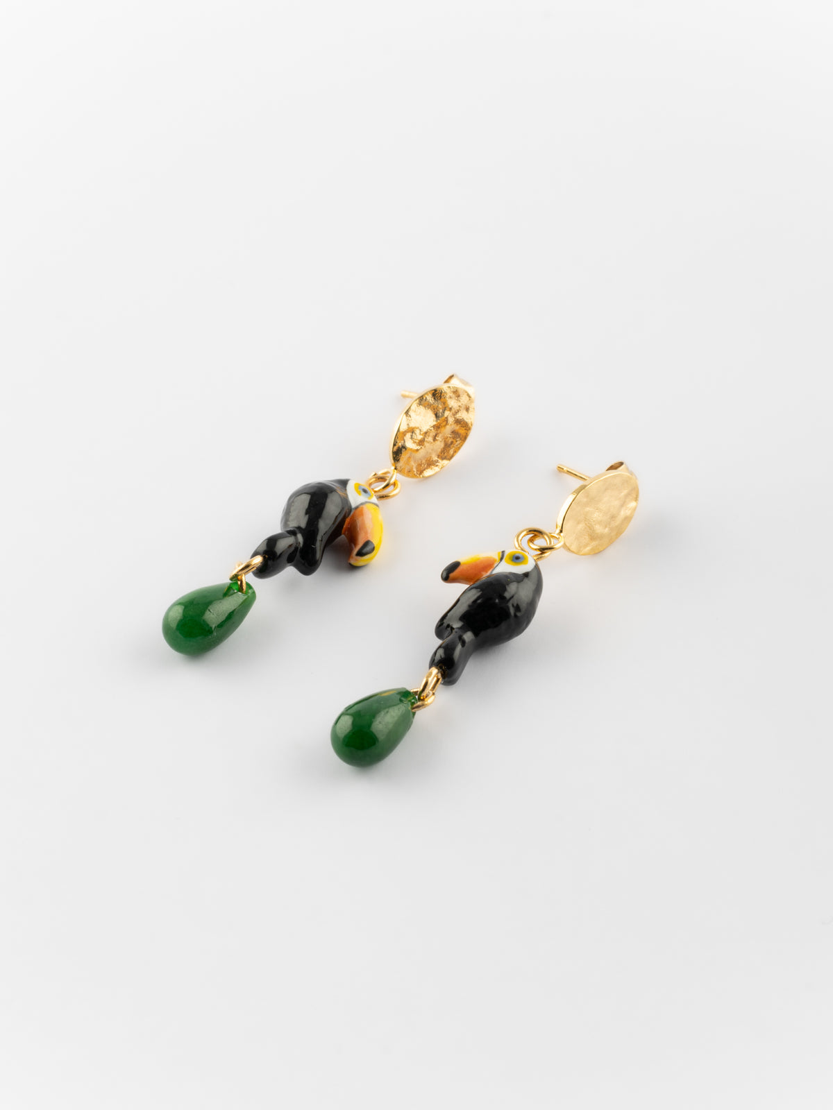Boucles d'oreilles martelées toucan & jade
