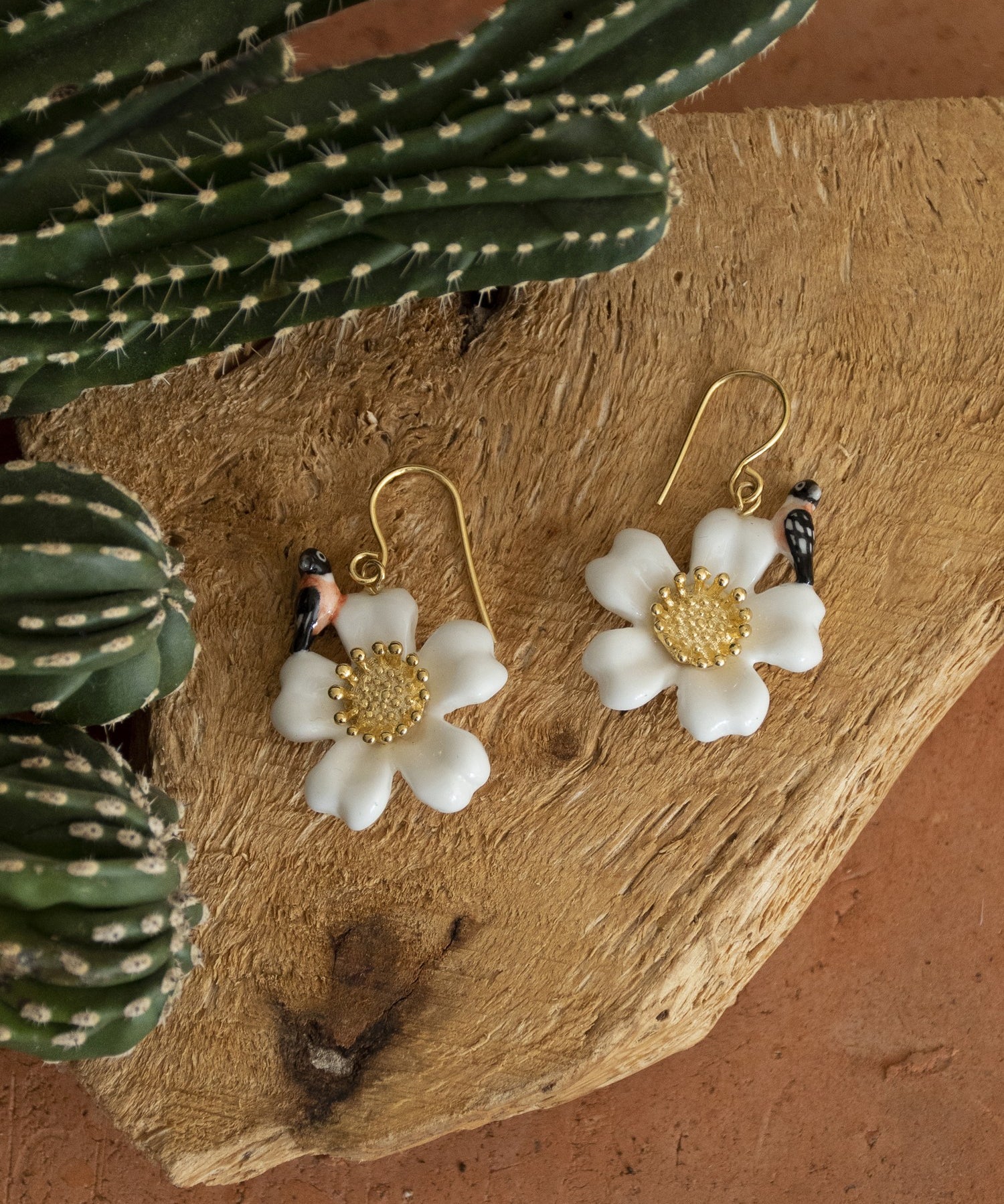 Boucles d'oreilles fleur oiseau porcelaine peint a la main