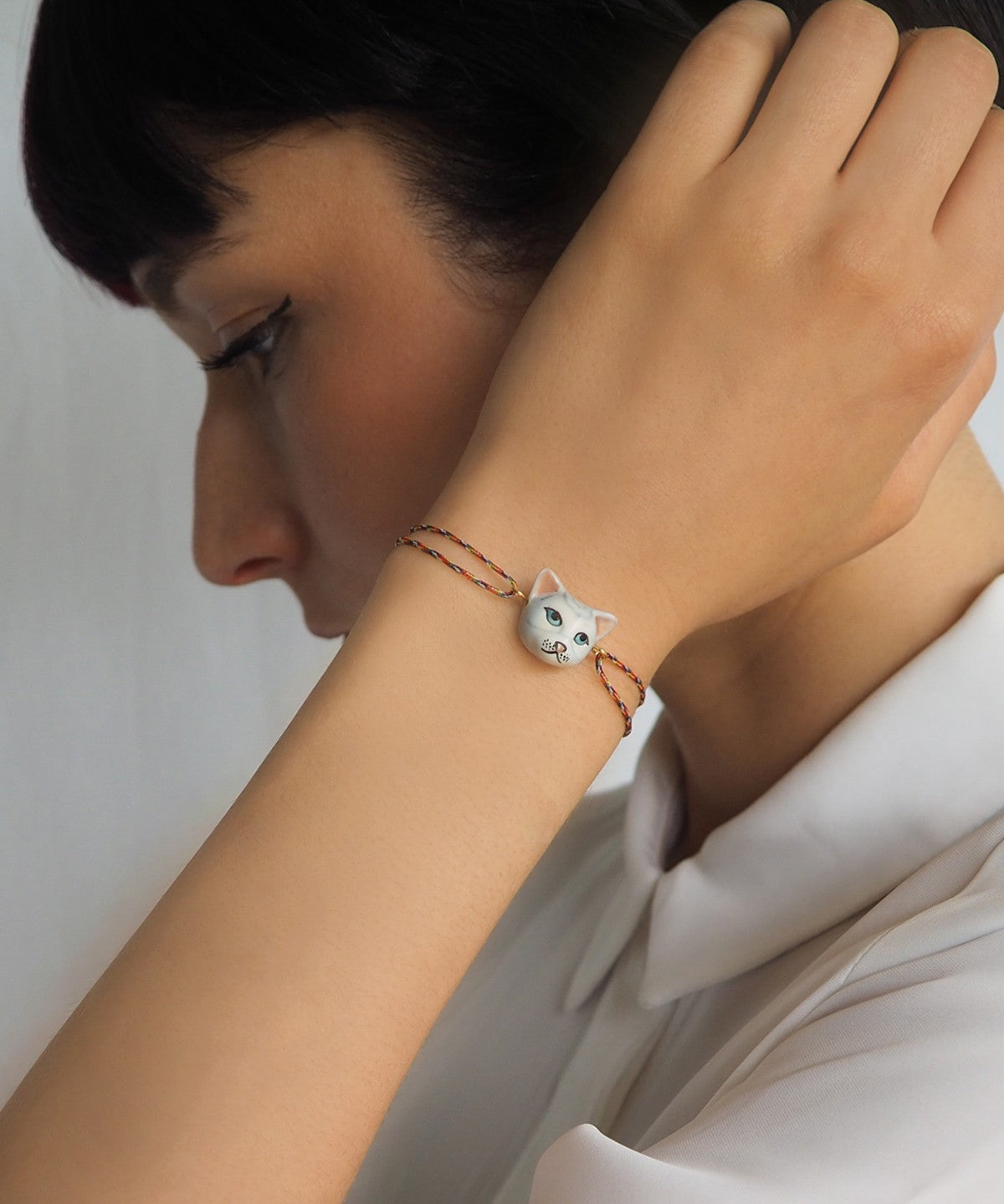 bracelet ajustable en porcelaine peinte Ă  la main et coton animal chat tabby gris