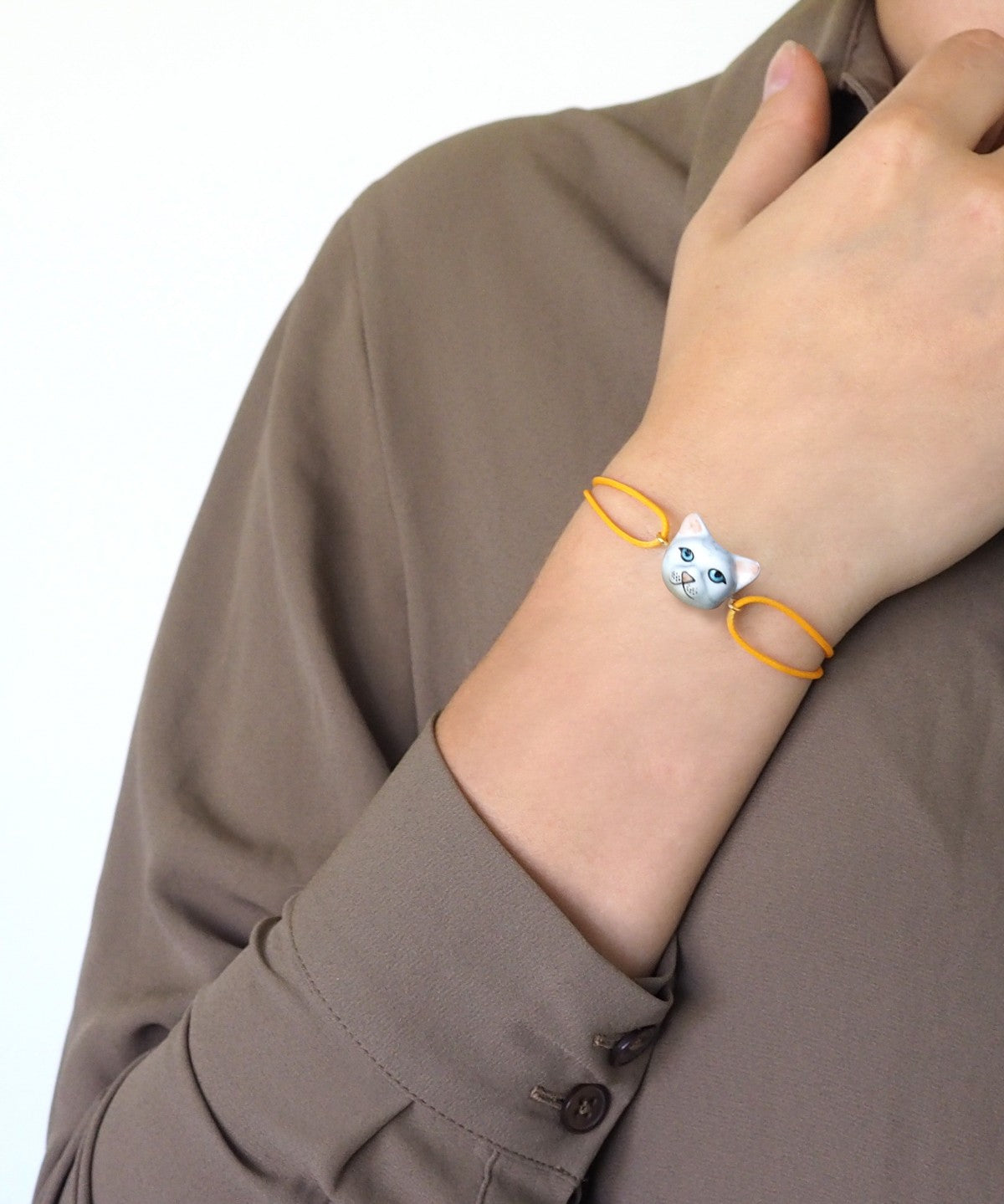 bracelet ajustable en porcelaine peinte Ă  la main et coton animal chat tabby gris