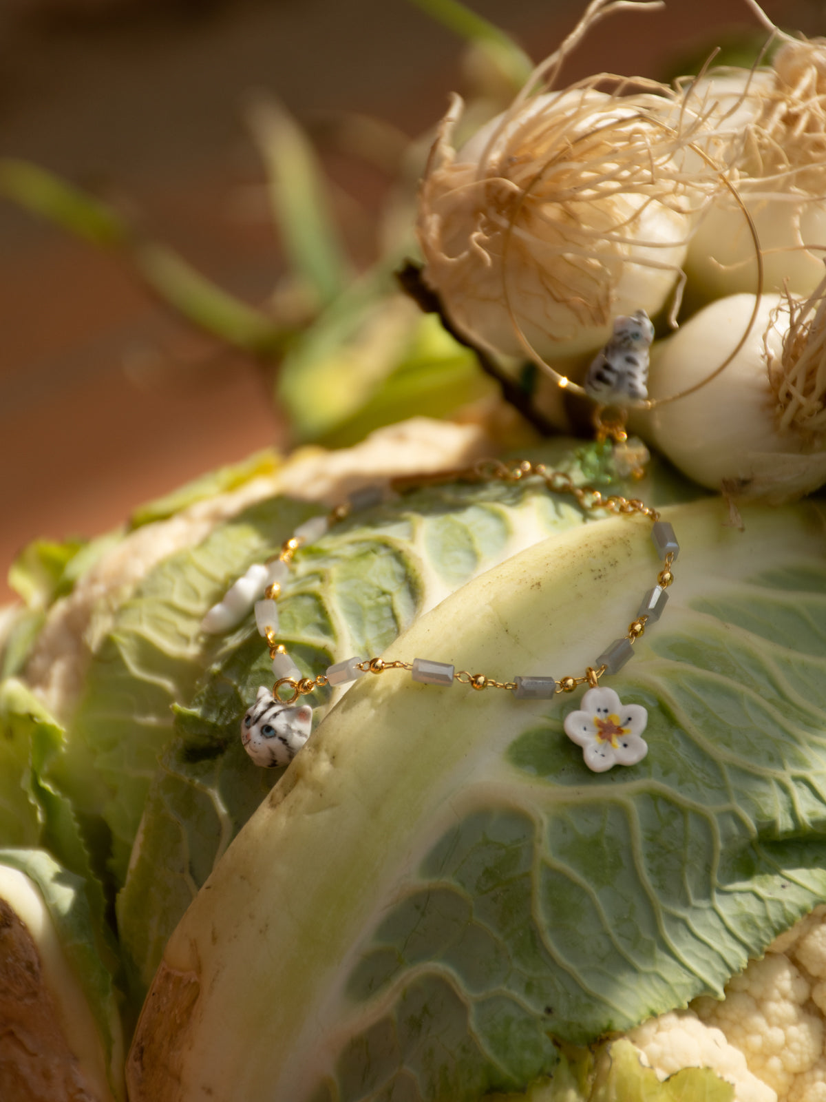 Bracelet fleur de poirier & chaton tabby