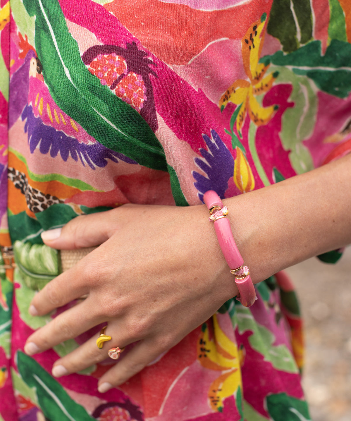 Bracelet perles roses cacatoès