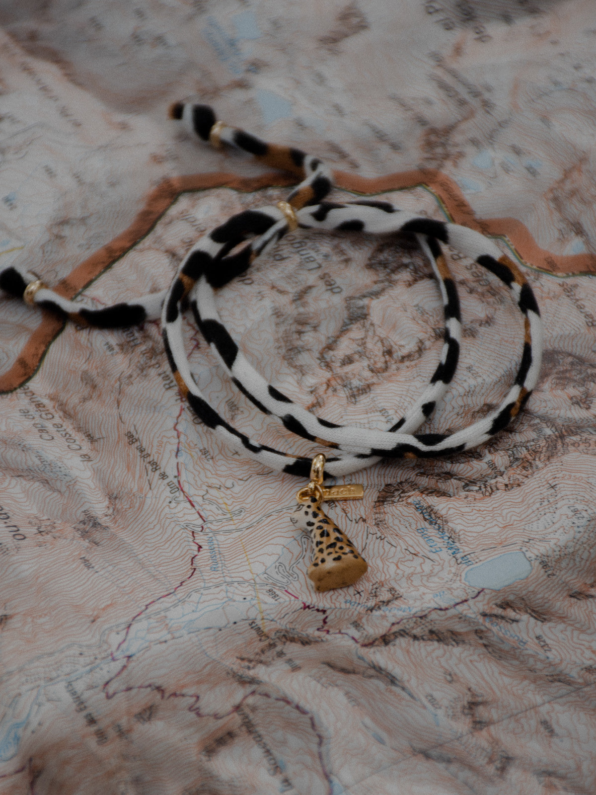 Bracelet ajustable en porcelaine coton upcyclé et laiton doré