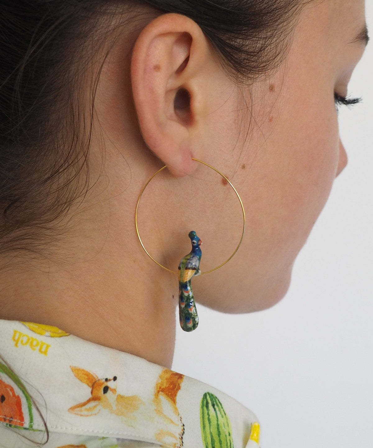 Créoles dorées paon porcelaine