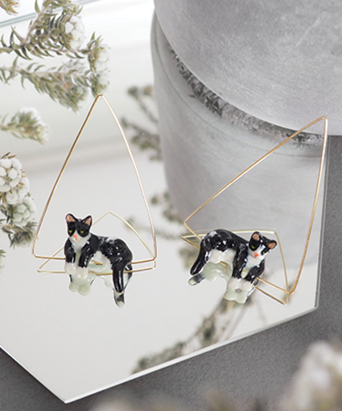 bijou boucles d'oreille triangle chat noir et blanc en porcelaine peinte à la main