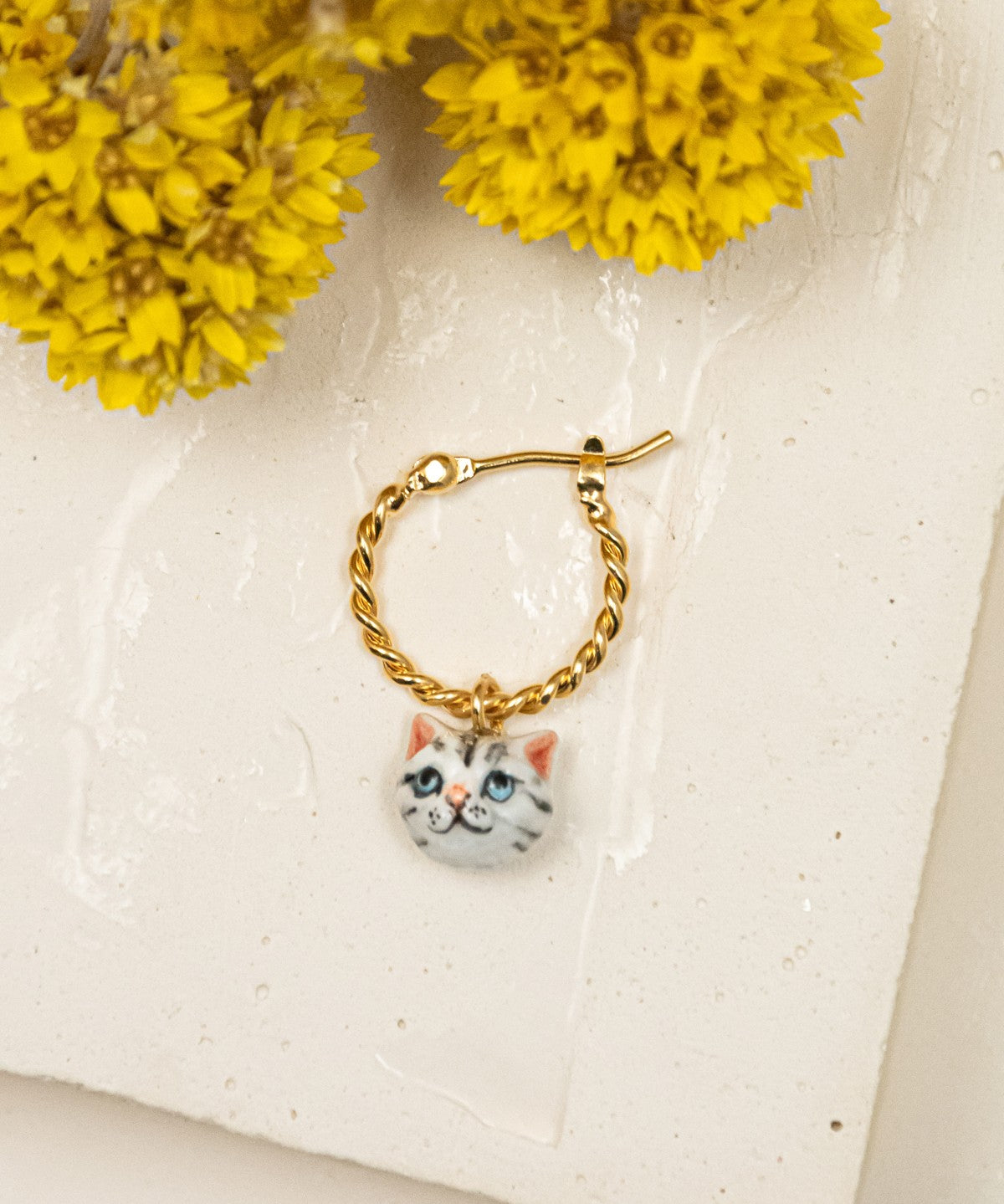mini créole dorée tête de chat gris charms pampille