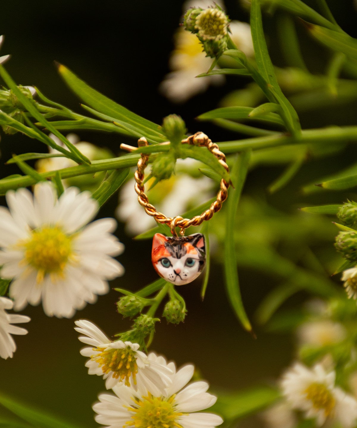 mini créole dorée tête de chat blanc marron noir charms pampille