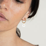 Boucle d'oreille fleur blanche porcelaine peint a la main
