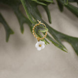 Boucle d'oreille fleur blanche porcelaine peint a la main