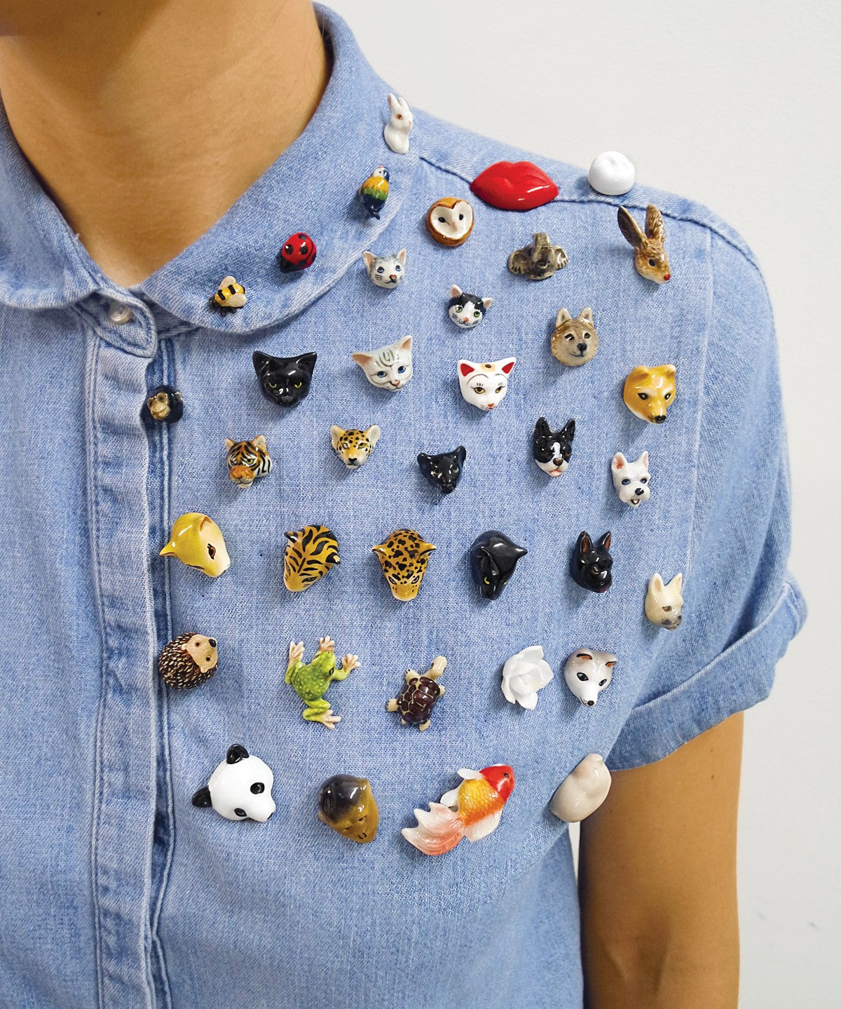 bijou pin's animal coccinelle peint à la main en porcelaine