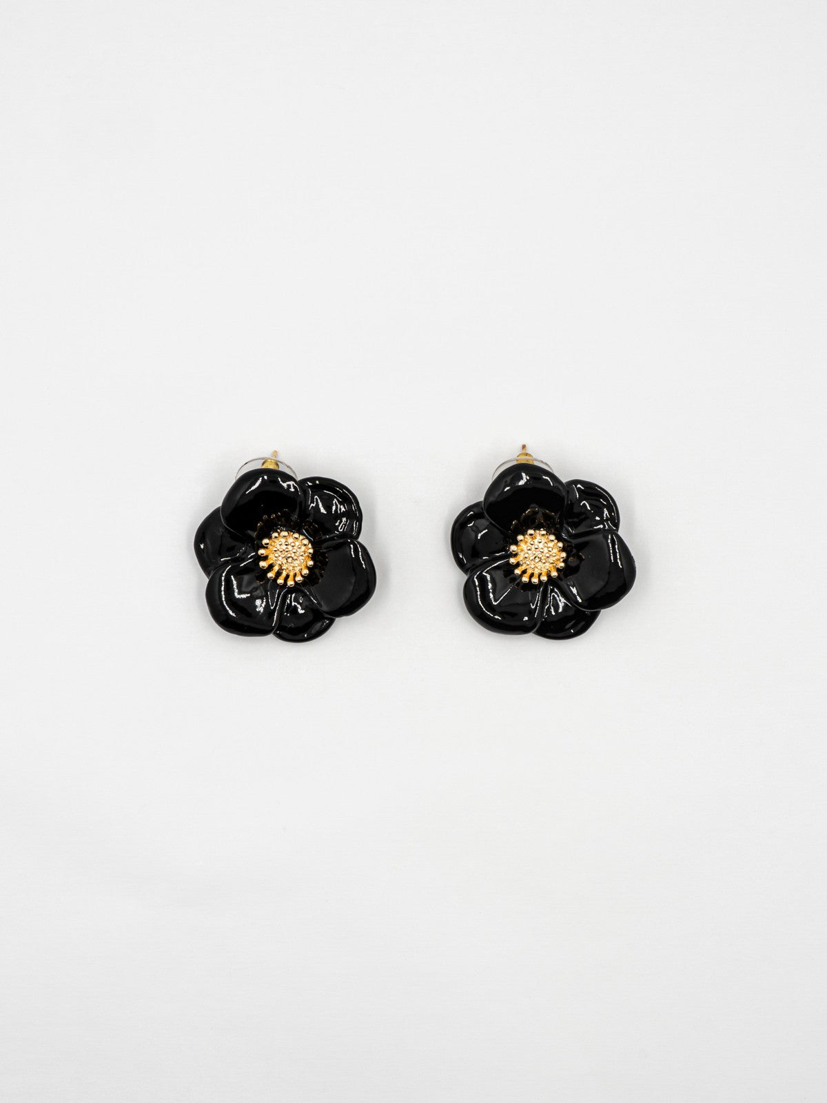 bijou boucles d'oreilles puces fleur noire et dorée en porcelaine peinte à la main