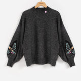 Pull en maille avec oiseau brodé