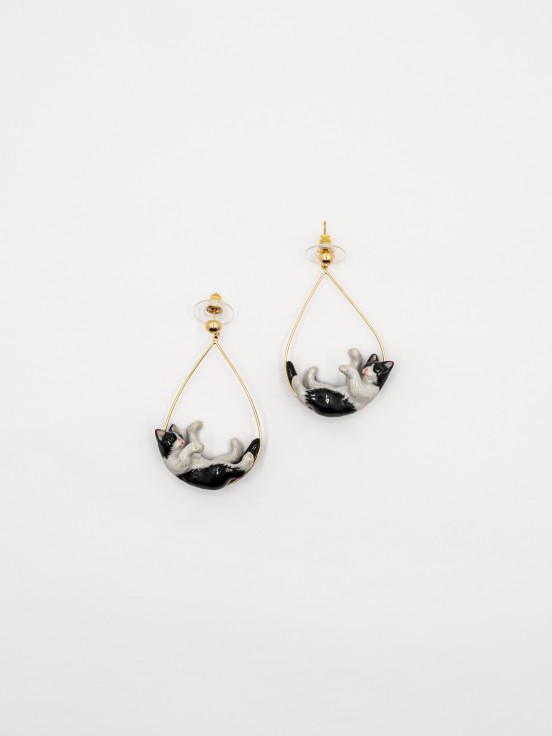 Gold pendant earrings black & white cat