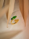 bijou bague ajustable avec coeur et animal perroquet vert en porcelaine peinte à la main