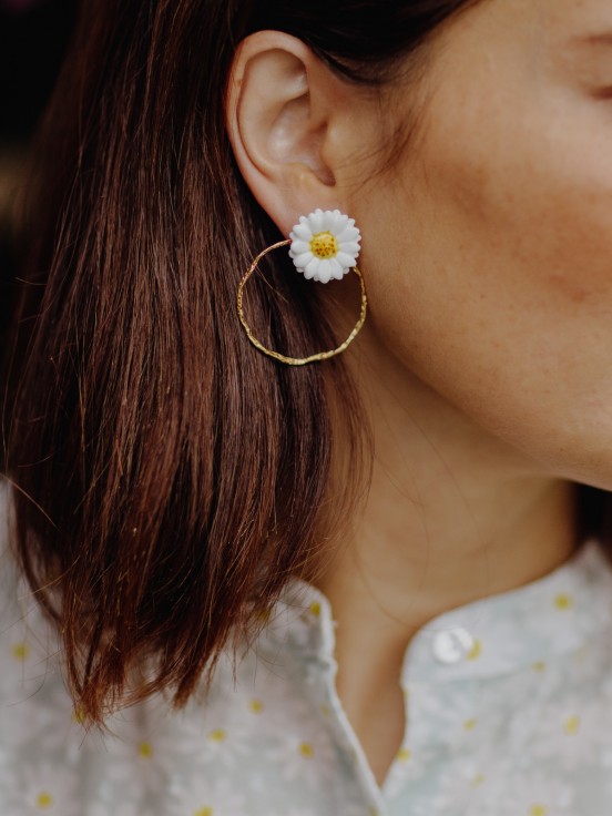 Nach Porcelain Daisy Flower Round Earrings