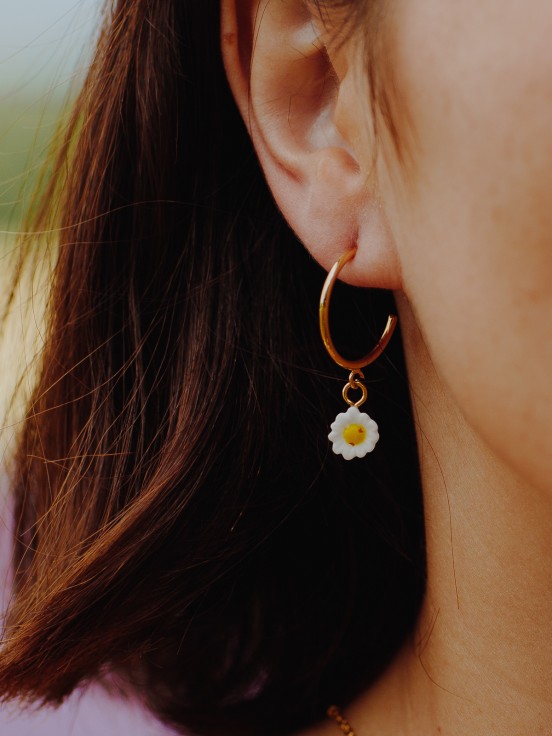 Nach porcelain daisy flower earrings