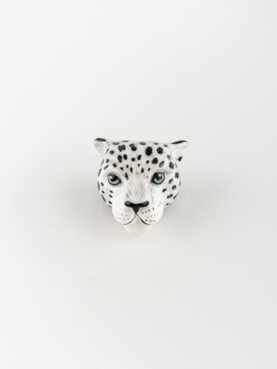 Jewel snow leopard in porcelain and zamak to clip