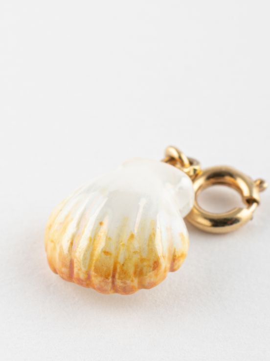 Pearly shell charm's