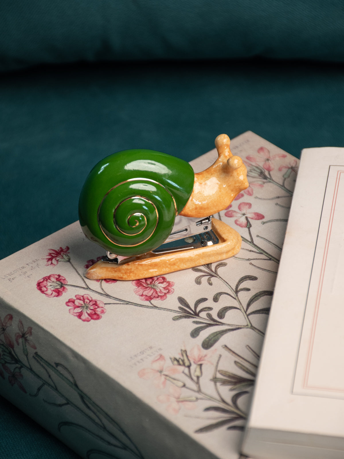 Snail stapler