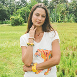 Collier lys et toucan