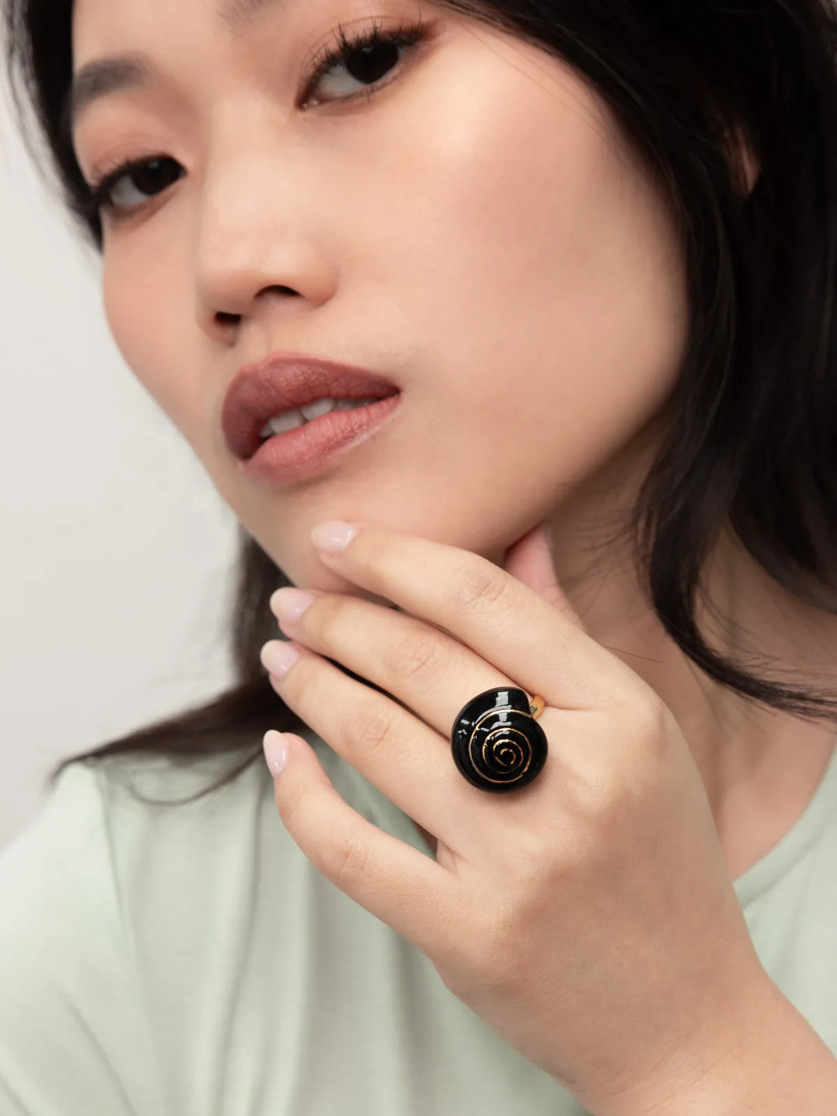 Black snail ring