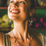 Grandes créole perroquet ara vert en vol