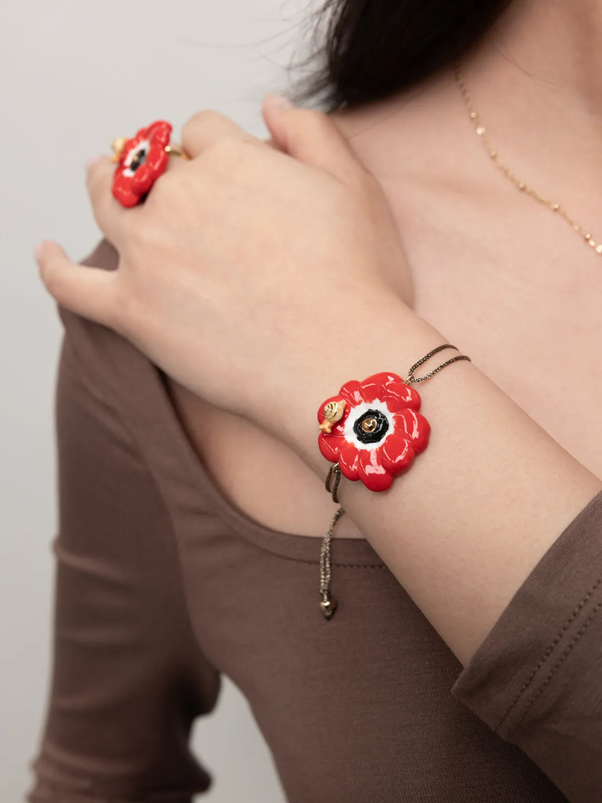 Bracelet cordon irisé anémone rouge