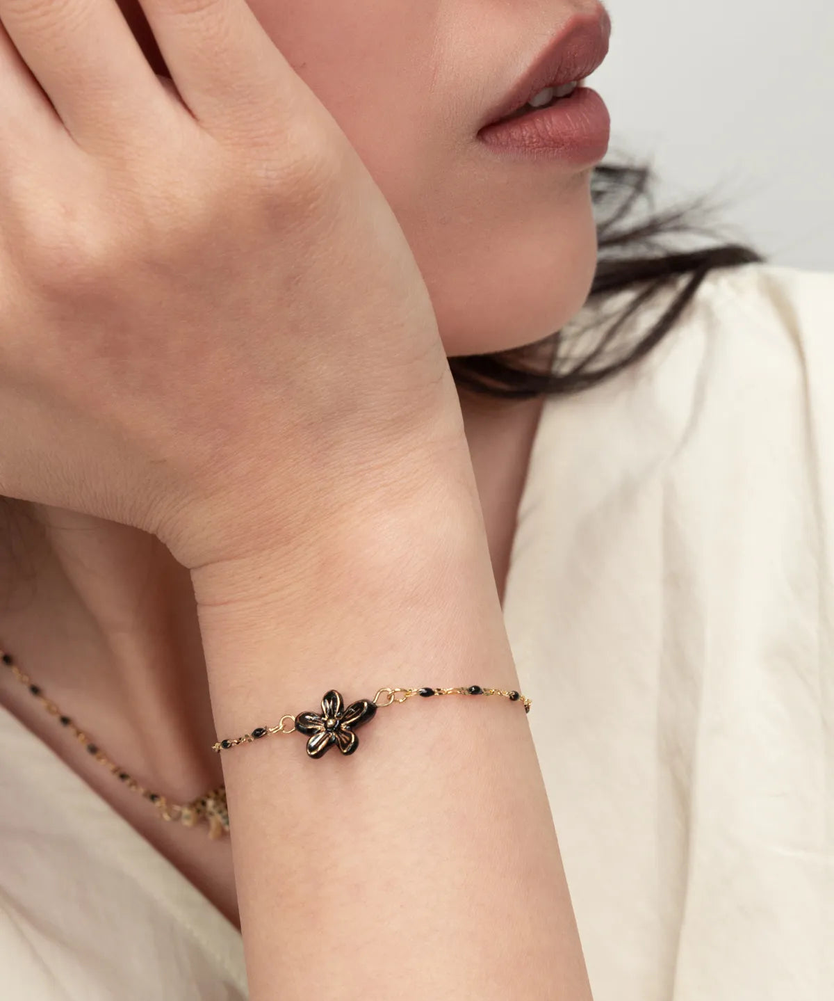 Bracelet perles fleur d'Erine noire