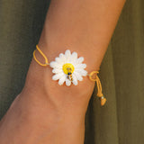 Bracelet cordon marguerite et abeille
