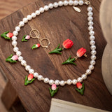 Tulip and pearl necklace