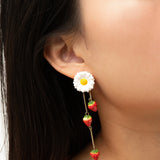 Boucles d'oreilles pendantes marguerite et fraises