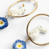 Créoles rondes lapin et fleur bleue