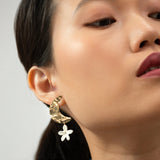 Boucles d’oreilles pendantes lune et fleur