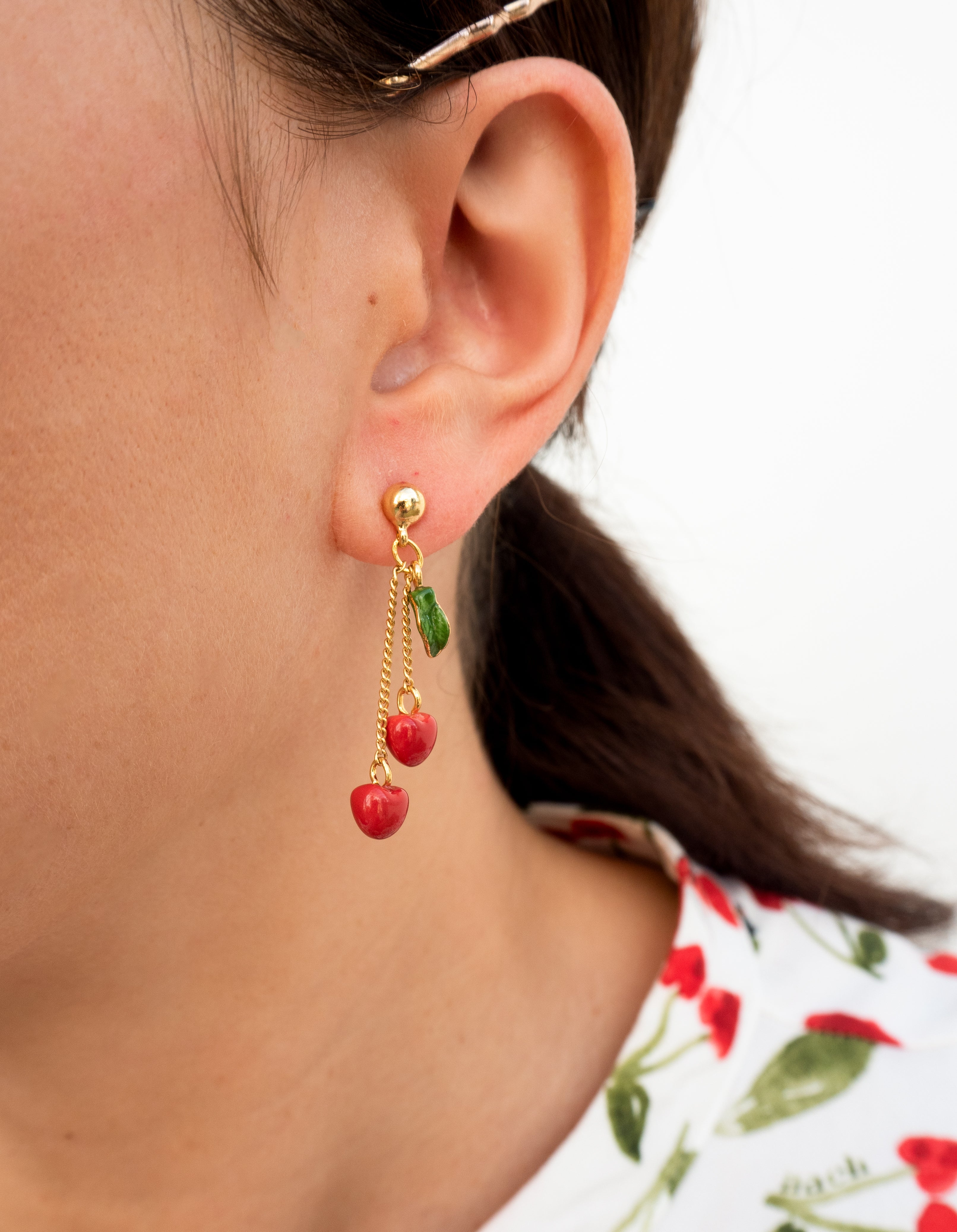 Chain and cherry dangle earrings - Chérie Cherry