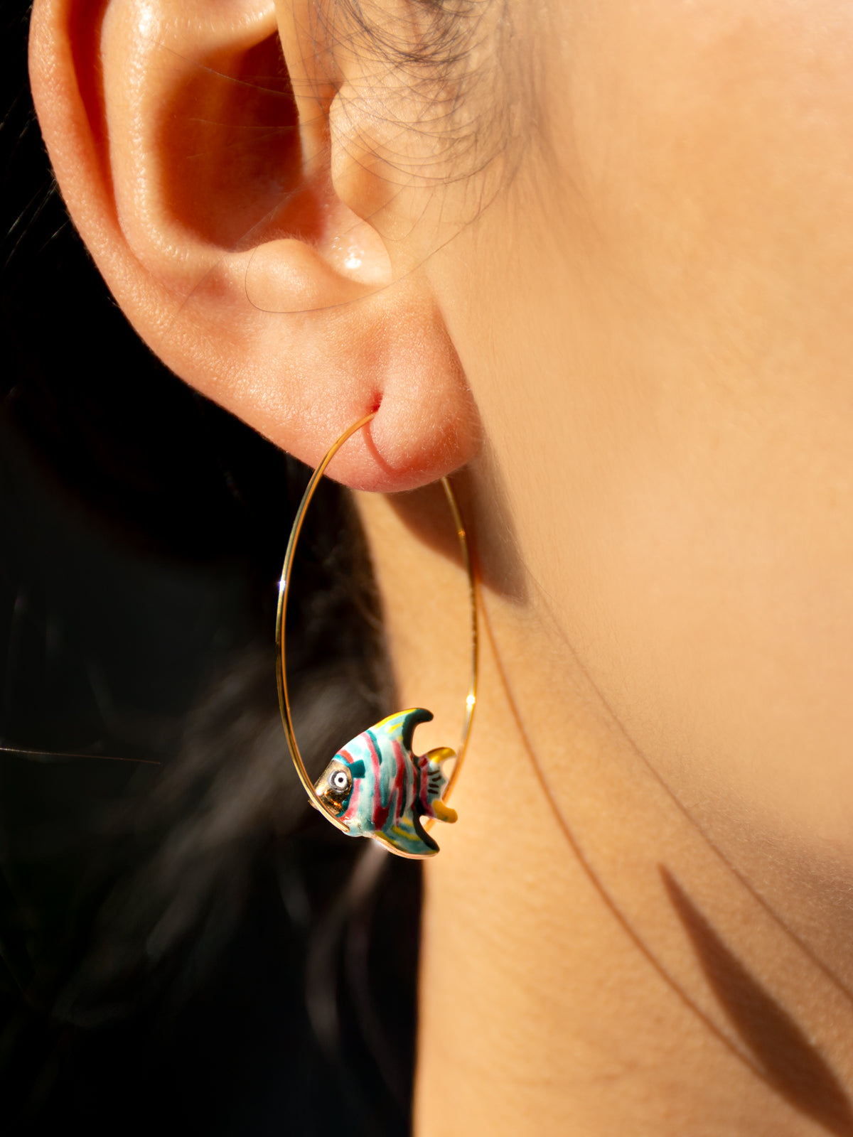 Petites créoles poisson arc-en-ciel