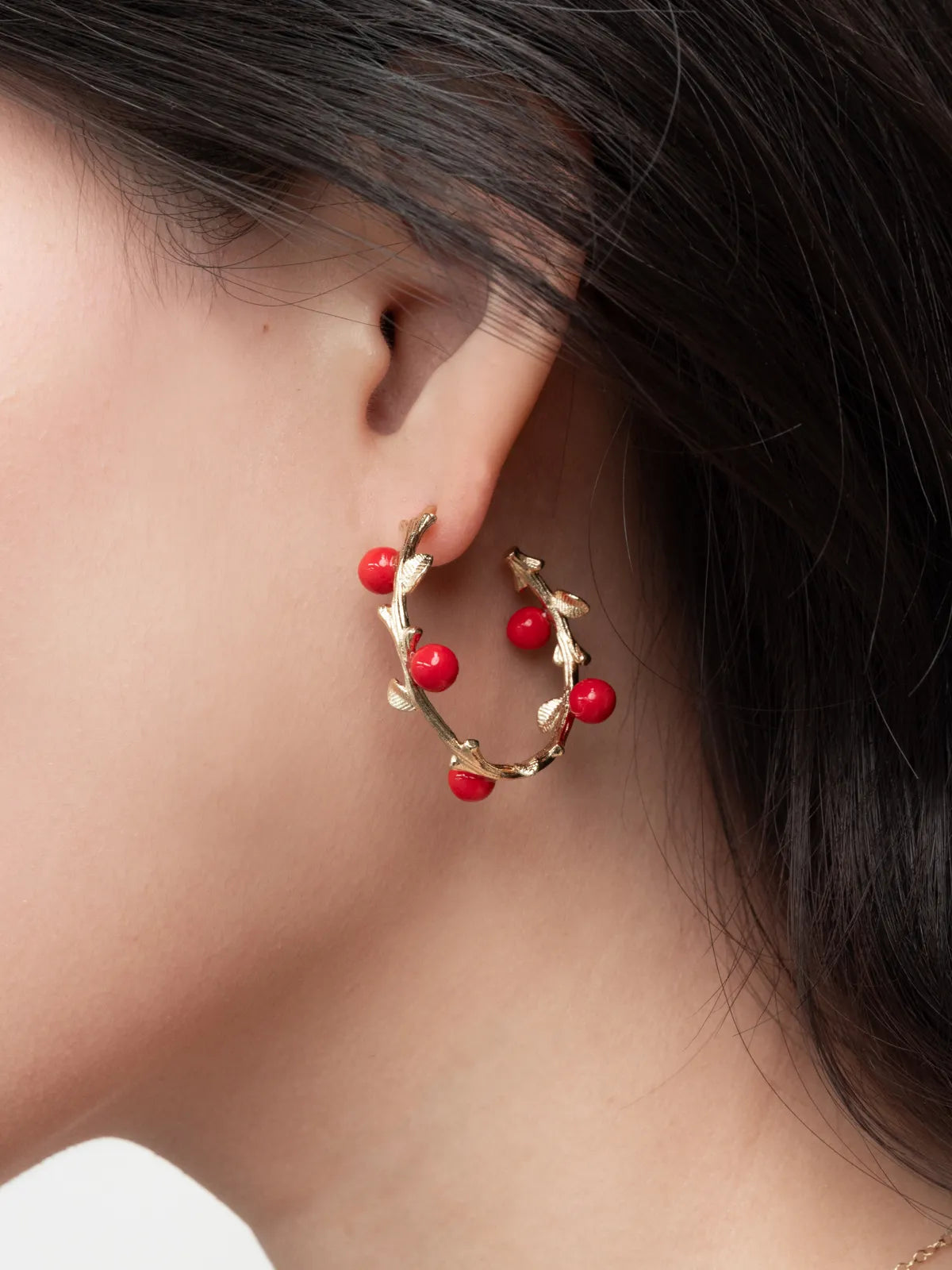Boucles d'oreilles branches baies rouges