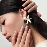 Puces d'oreilles panthère et fleur d'Erine