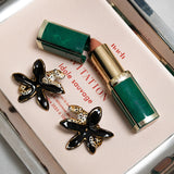 Puces d'oreilles léopard et fleur d'Erine