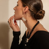 Grandes créoles fleurs d'Erine blanche