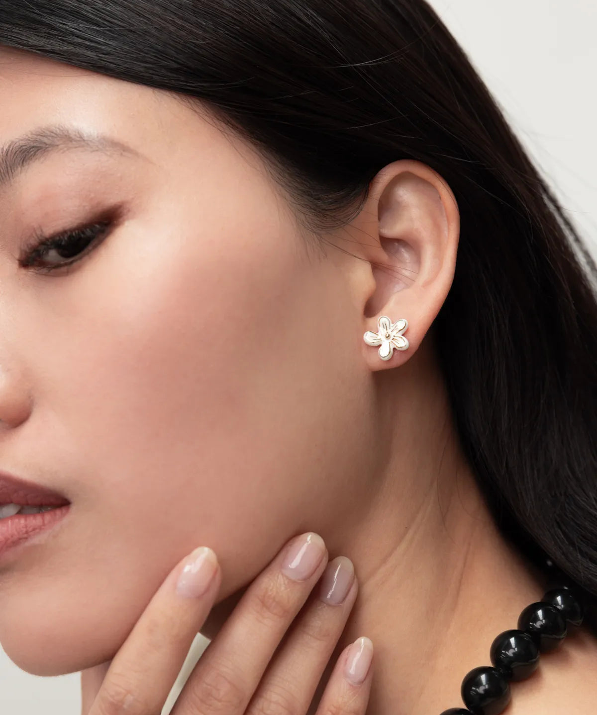 Puces d'oreilles fleur d'Erine blanche