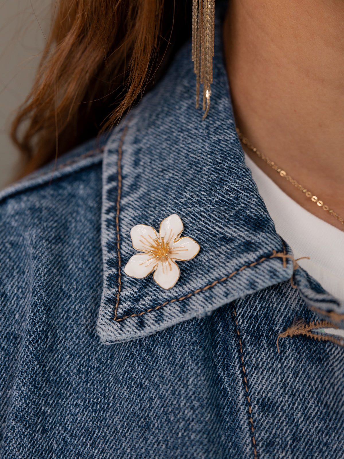 White flower pin