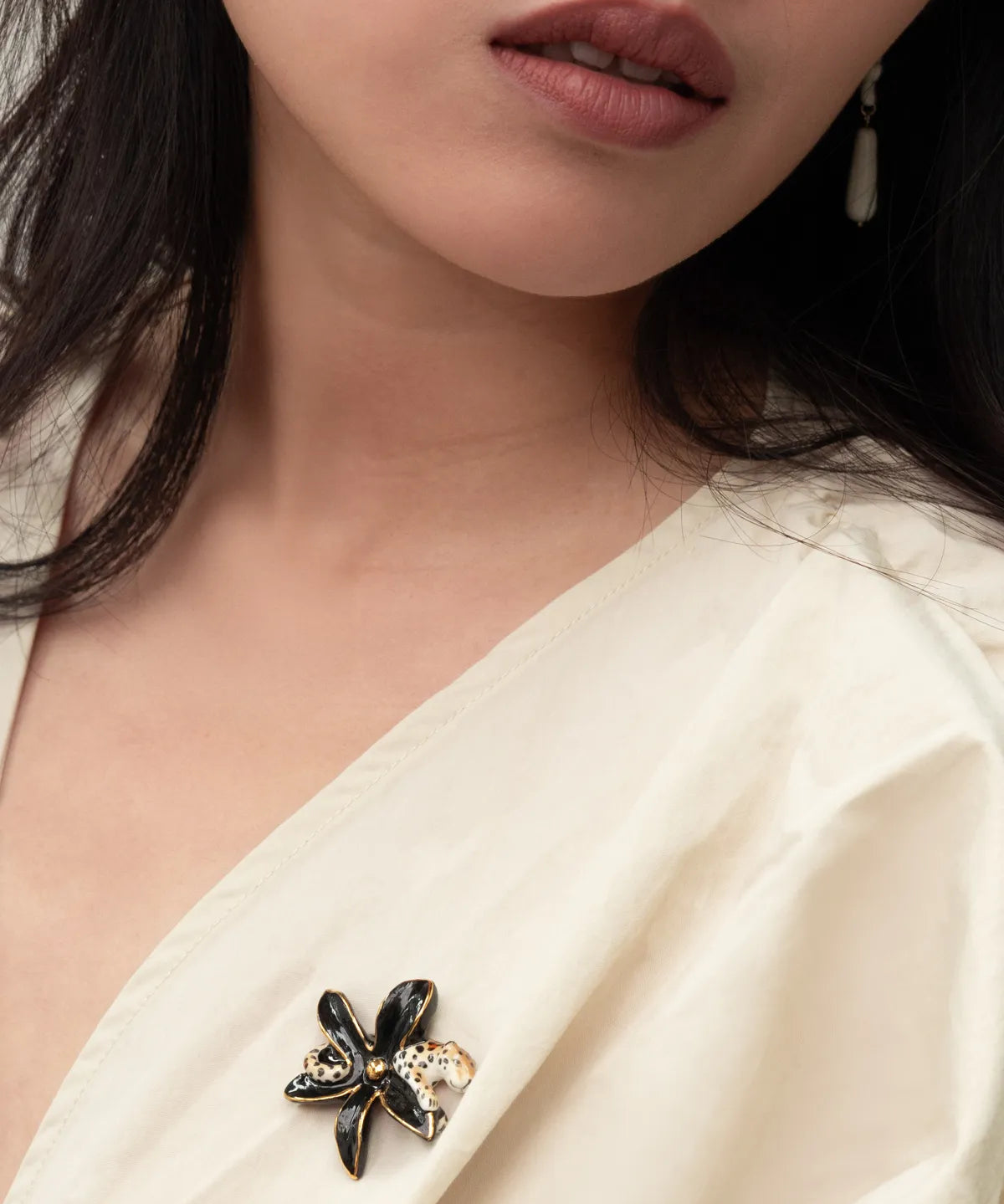Broche fleur d'Erine et léopard