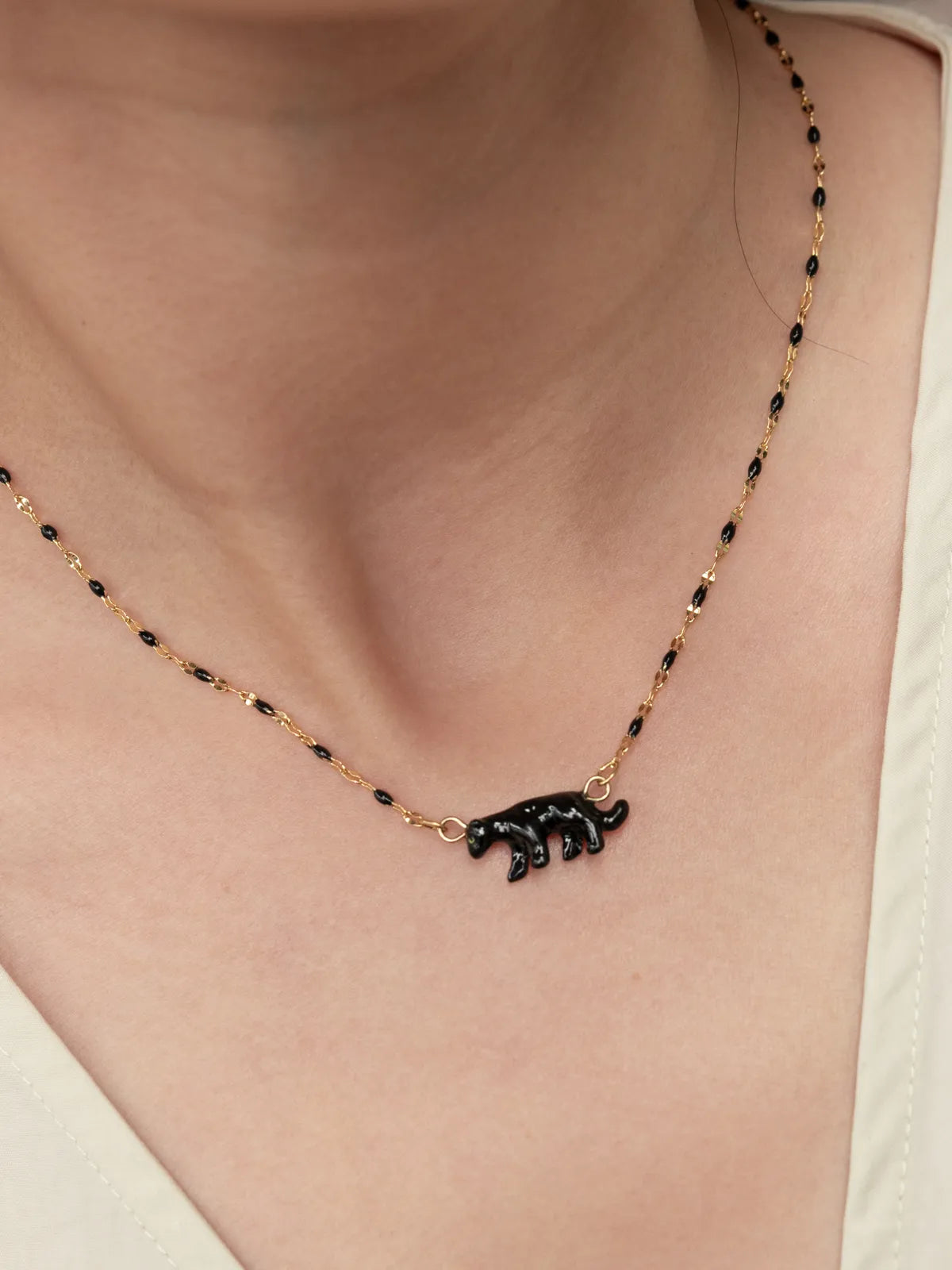 Collier perles et panthère