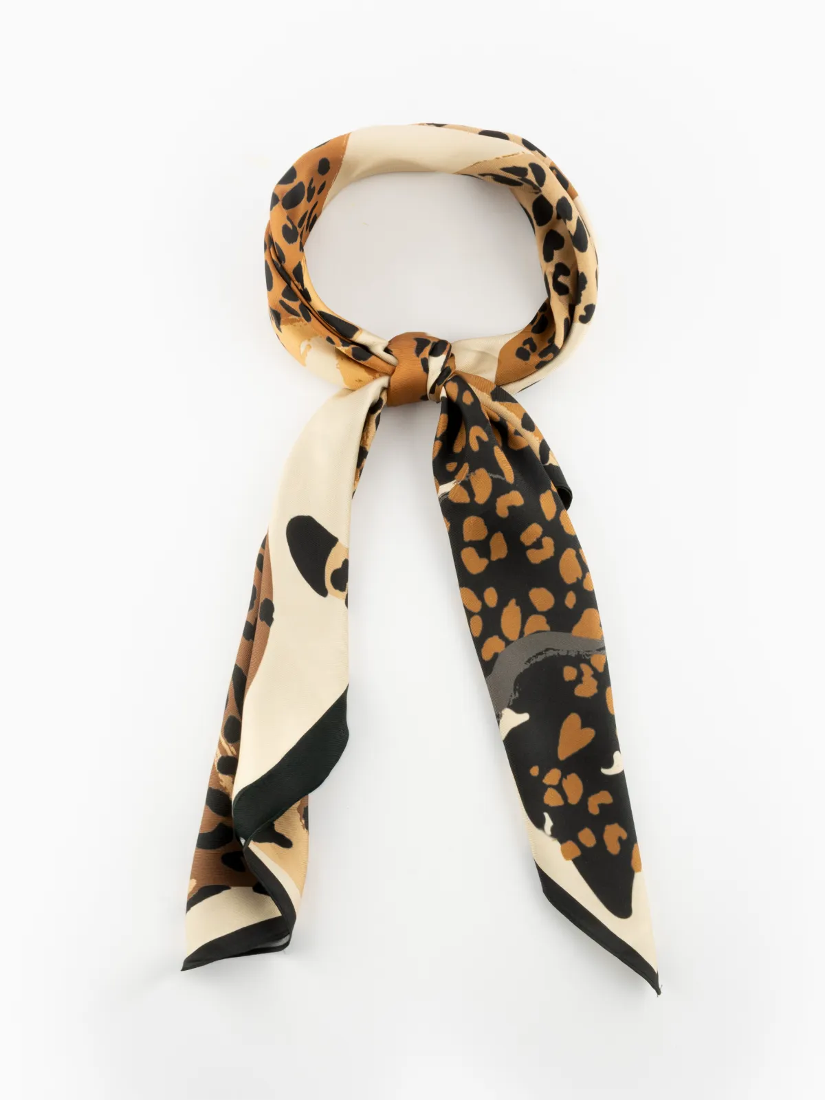 Foulards Léopard Femme – Chic & Intemporels Foulards Léopard Femme – Chic & Intemporels